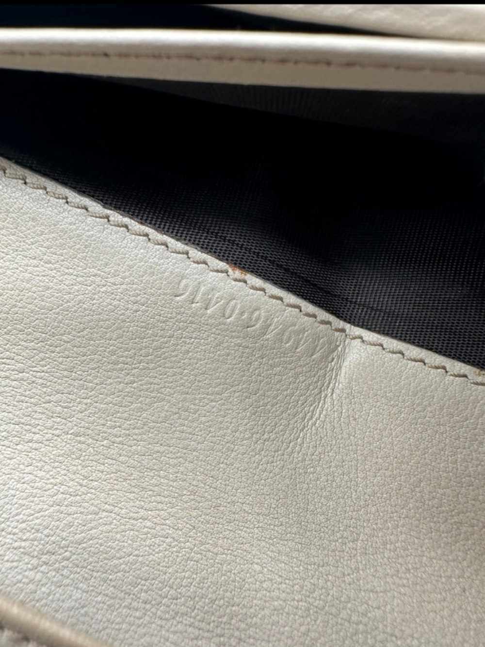 Gucci Beige Signature GG Continental Wallet with Gold Plaque - Picture 8 of 12